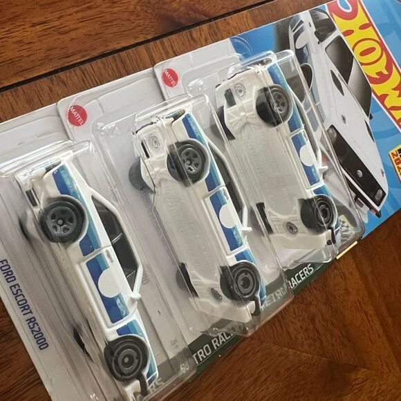3 Hot Wheels Ford Escort RS2000 (White) 2023 Retro Racers, Size: 1:64 Scale - Picture 5 of 5